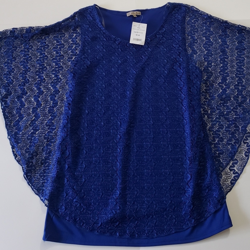 Blue Woman's NEW Top Shirt Size M.